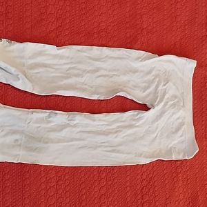 Say what brand tights. White. Like new !